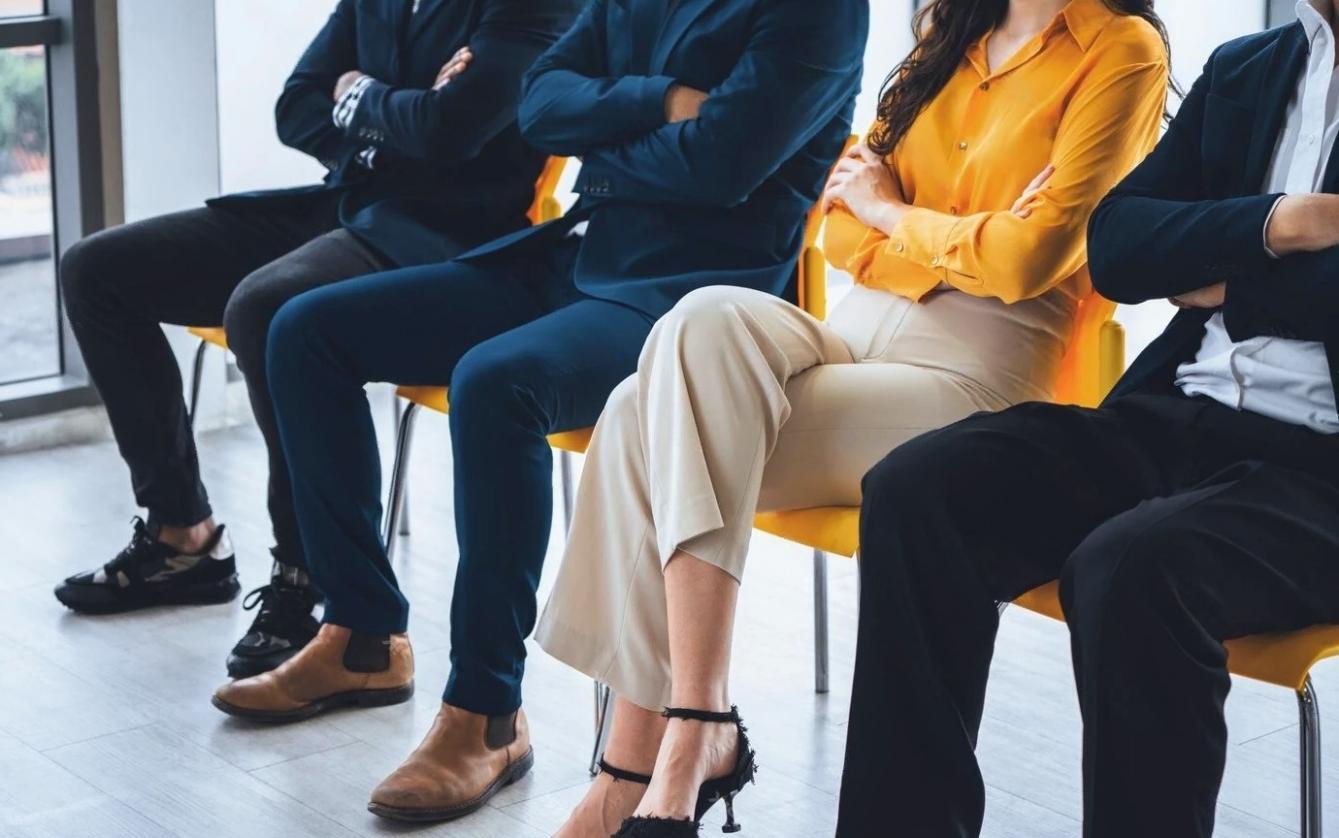 Moderne IT-Schulungsumgebung mit professioneller Ausstattung