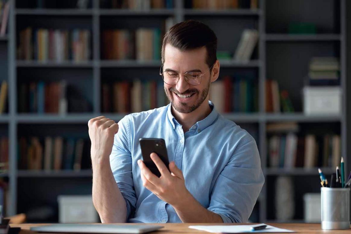 Strukturierter Arbeitsplatz für konzentriertes Fernlernen